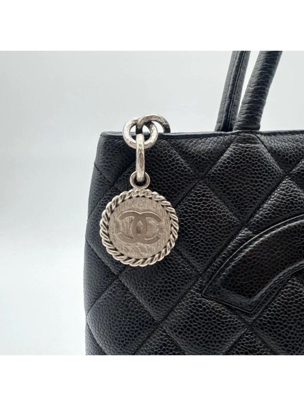 Chanel Tote Medallion CC Logo Silver Caviar Leather Quilted Black - Picture 15 of 15
